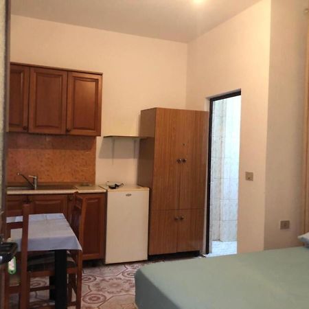 Vila Osmenaj Rent Room Or Apartment Vlore Exterior photo