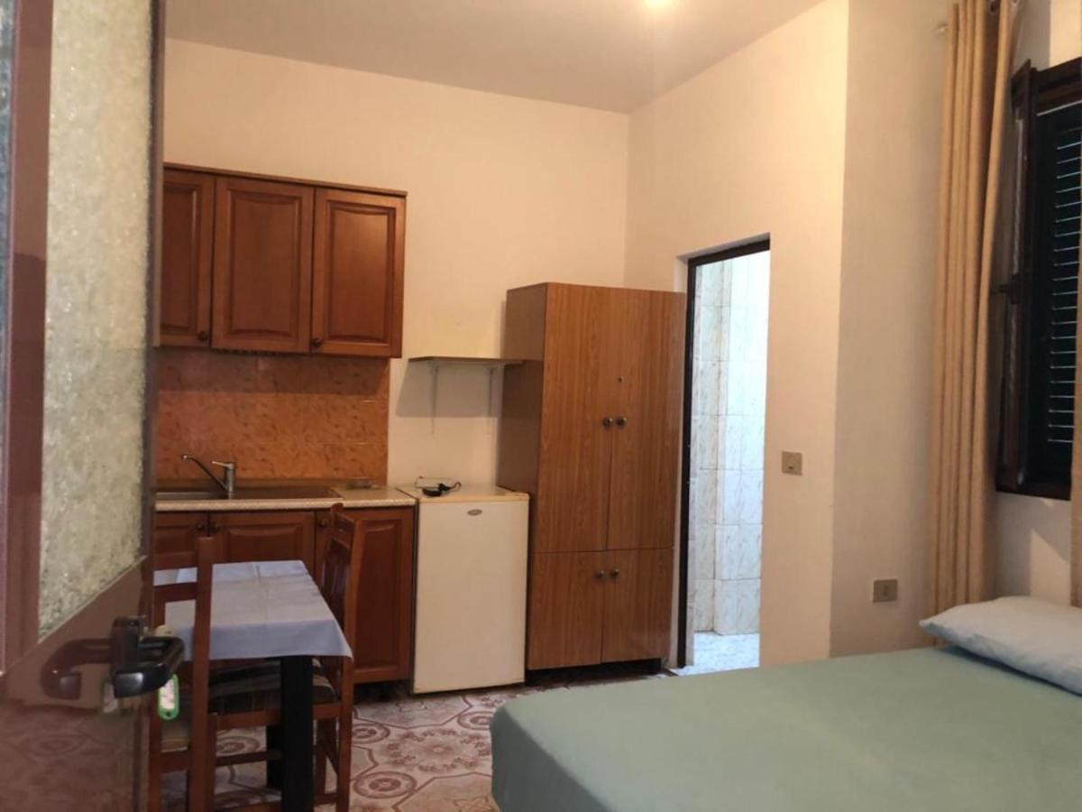 Vila Osmenaj Rent Room Or Apartment Vlore Exterior photo